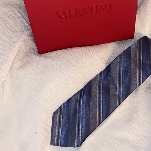 Valentino Ties - Picture 2 of 9